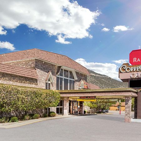 Ramada By Wyndham Ely Hotel Екстериор снимка